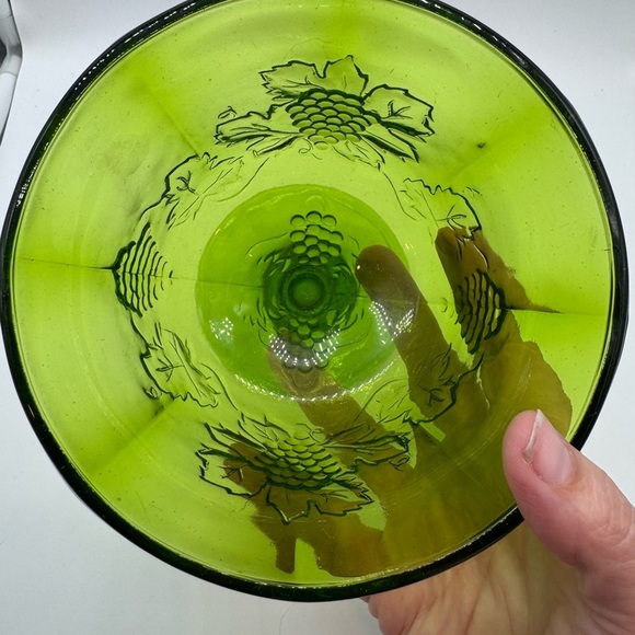 Vintage Indiana Green Candy Pedestal Bowl w/grapes&leaves pattern - Picture 3 of 7